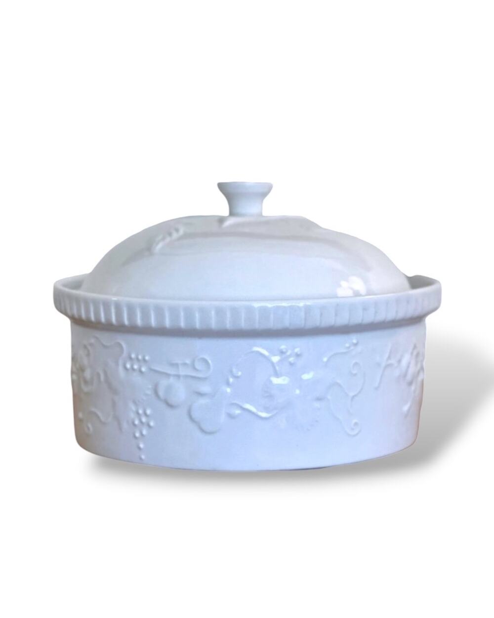 Crate & Barrel Chat 2.75 QT White Embossed Fruit Casserole Dish with Lid
